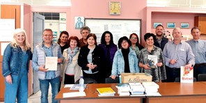 Το ΠΟΚΕΛ πρόσφερε βιβλία στο Γενικό Λύκειο Τυρνάβου